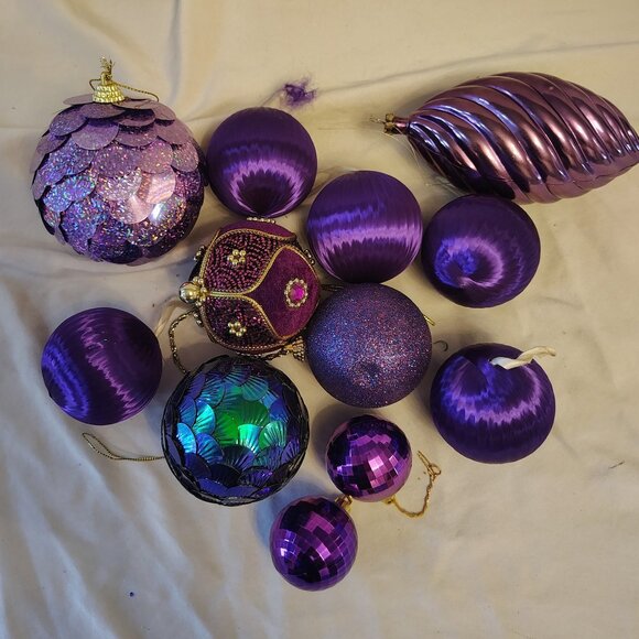 Lot of 12 Various Purple Christmas Ornaments - Picture 1 of 8